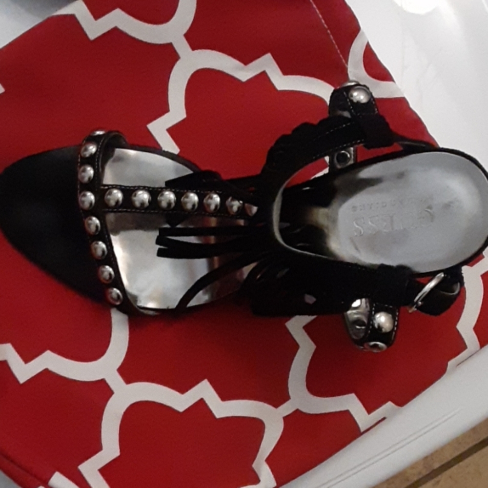 Shoes - Picture 2 of 3